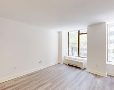 10 Hanover Square - Photo Thumbnail 3