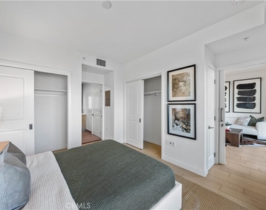 400 S Broadway - Photo Thumbnail 4