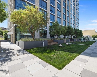 400 S Broadway - Photo Thumbnail 24
