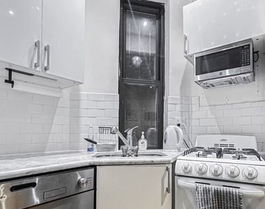 340 East 55th Street - Photo Thumbnail 3