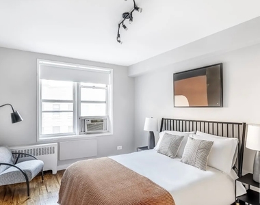 East 58th Street - Photo Thumbnail 5