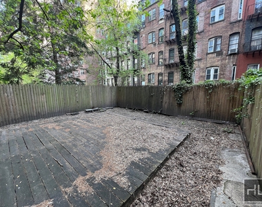 East 83rd Street - Photo Thumbnail 9