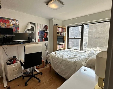 East 44th Street - Photo Thumbnail 2