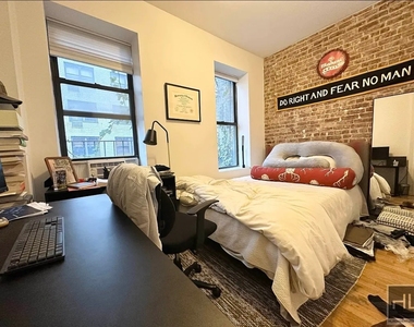 East 58th Street - Photo Thumbnail 4
