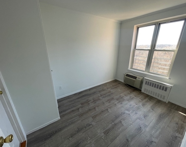 4430 Douglaston - Photo Thumbnail 9