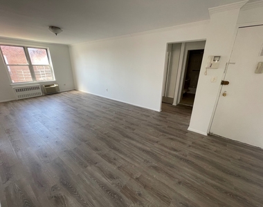 4430 Douglaston - Photo Thumbnail 4