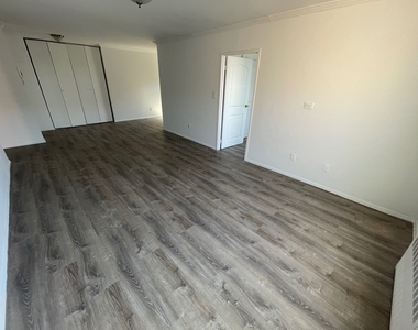 4430 Douglaston - Photo Thumbnail 7