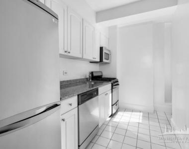 Christopher St - Photo Thumbnail 2