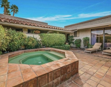 2 Cornell Drive - Photo Thumbnail 3