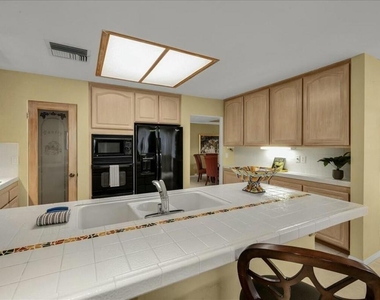 2 Cornell Drive - Photo Thumbnail 15