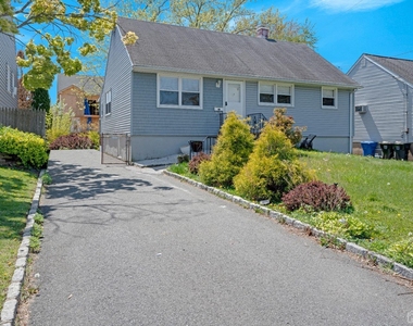 21 Westbury Road - Photo Thumbnail 2