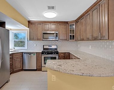 21 Westbury Road - Photo Thumbnail 0