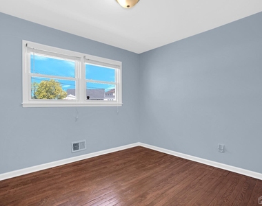 21 Westbury Road - Photo Thumbnail 16