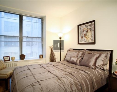 West 77th Street - Photo Thumbnail 3