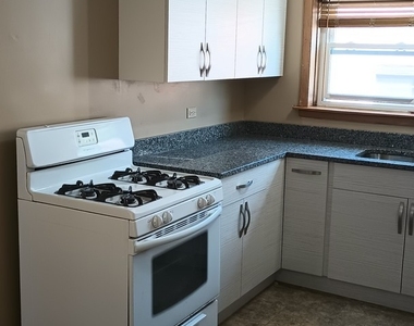 4950 Greenwood Street - Photo Thumbnail 3