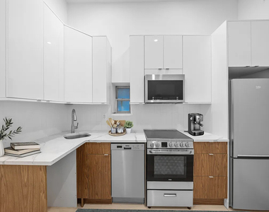 501 1/2 East 83rd Street - Photo Thumbnail 2