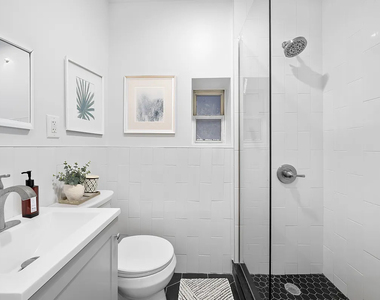 501 1/2 East 83rd Street - Photo Thumbnail 3