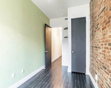 1066 Putnam Avenue - Photo Thumbnail 12