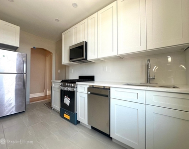 28-20 37th St - Photo Thumbnail 3