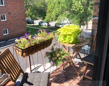 7117 West 93rd Street - Photo Thumbnail 4
