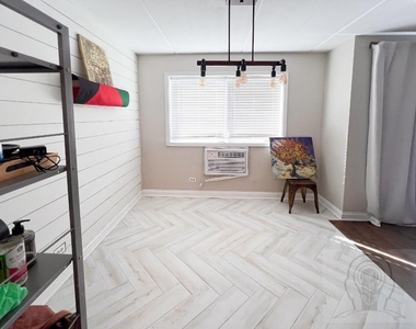 7117 West 93rd Street - Photo Thumbnail 12