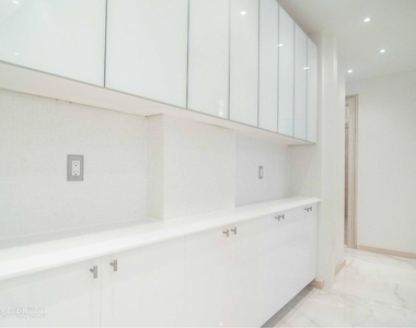 575 W End Ave - Photo Thumbnail 5
