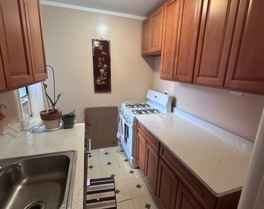 83-35 139 Street, Briarwood - Photo Thumbnail 10