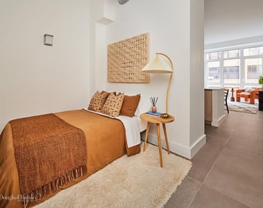339 W 38th St - Photo Thumbnail 1