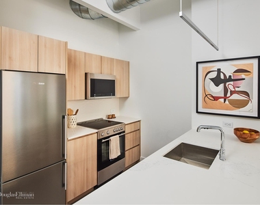339 W 38th St - Photo Thumbnail 3