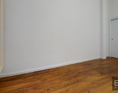 East 89th Street - Photo Thumbnail 3