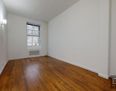 East 89th Street - Photo Thumbnail 1