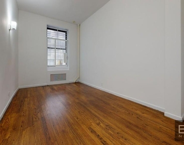 East 89th Street - Photo Thumbnail 6