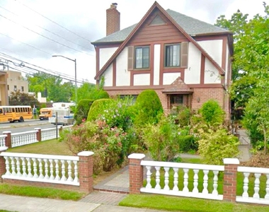 184th Street - Photo Thumbnail 2