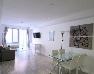 West 48 Street - Photo Thumbnail 16