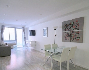 West 48 Street - Photo Thumbnail 8