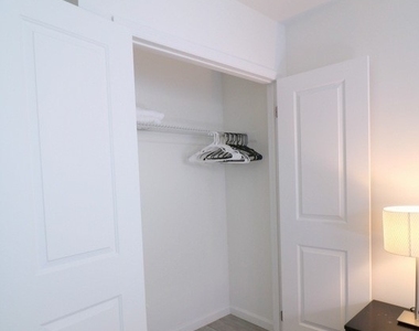 West 48 Street - Photo Thumbnail 5