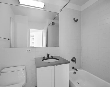 West 42nd Street - Photo Thumbnail 5