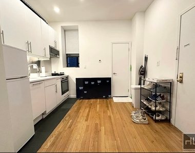 East 58th Street - Photo Thumbnail 6