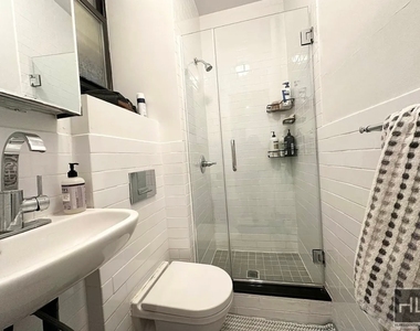 East 58th Street - Photo Thumbnail 8