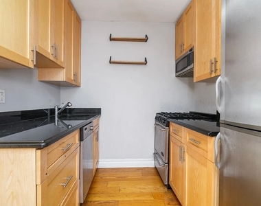 East 32nd Street - Photo Thumbnail 3