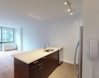 808 Columbus Ave - Photo Thumbnail 2