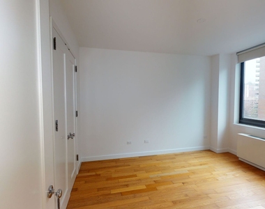 808 Columbus Ave - Photo Thumbnail 4
