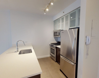 808 Columbus Ave - Photo Thumbnail 3