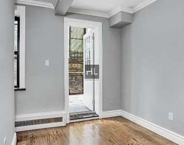 East 25th Street - Photo Thumbnail 4