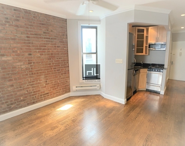 East 25th Street - Photo Thumbnail 3