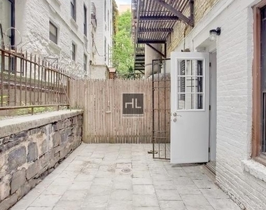 East 25th Street - Photo Thumbnail 11