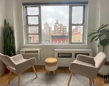 East 77th Street - Photo Thumbnail 7