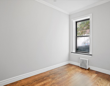 407 West 49th Street - Photo Thumbnail 5