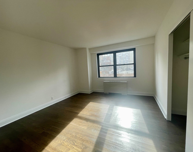 East 89th Street - Photo Thumbnail 7