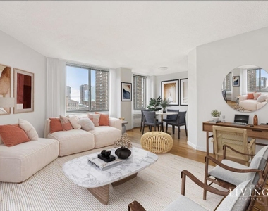 Second Avenue - Photo Thumbnail 2